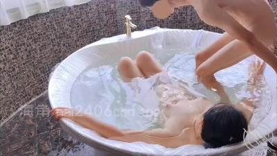 2000年代生まれの海脚コミュニティの眼鏡をかけた若者が、彼女のゴッドマザーの恋人になりました（ゴッドマザーとのセックスの本当の記録） china