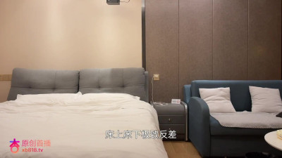 新作映画情報！「トップ・スカラー」は無事に復活❤️ 背が高くスタイル抜群の彼は、隣に住む淑女らしい女の子とは全く対照的！ベッドの中で彼女は china