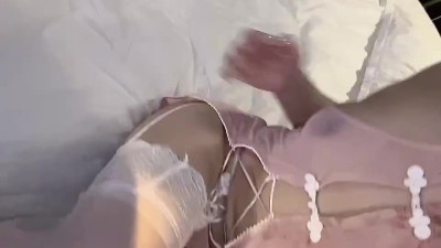 見事な美貌の美女が、オーラルセックスや胸を露わにするなど、露骨な性行為に及ぶ様子が映し出されています。彼女は非常に挑発的です china (39)