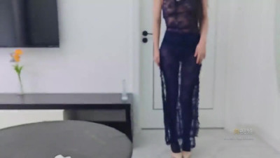 攻略噴水騷媽 開著門對著鄰居家做愛 真是緊張又刺激 聽到動靜小穴不斷收縮 股股精液射進子宮 - china