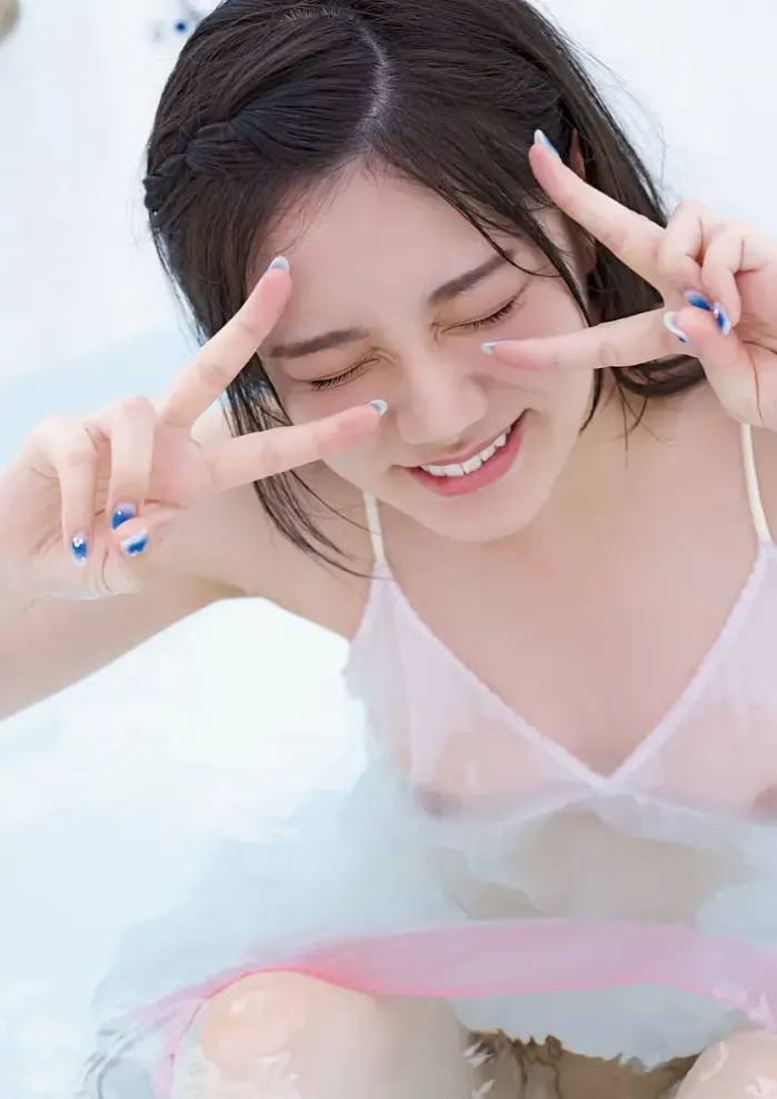 미야시타 레나, 1st 사진집 『투명한 소녀』Set.03