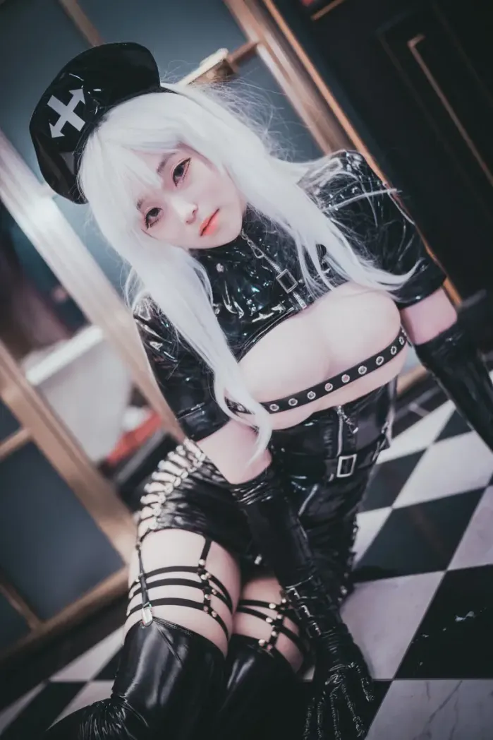 Yeon Woo 연우, Photobook ‘Heat’ Set.04