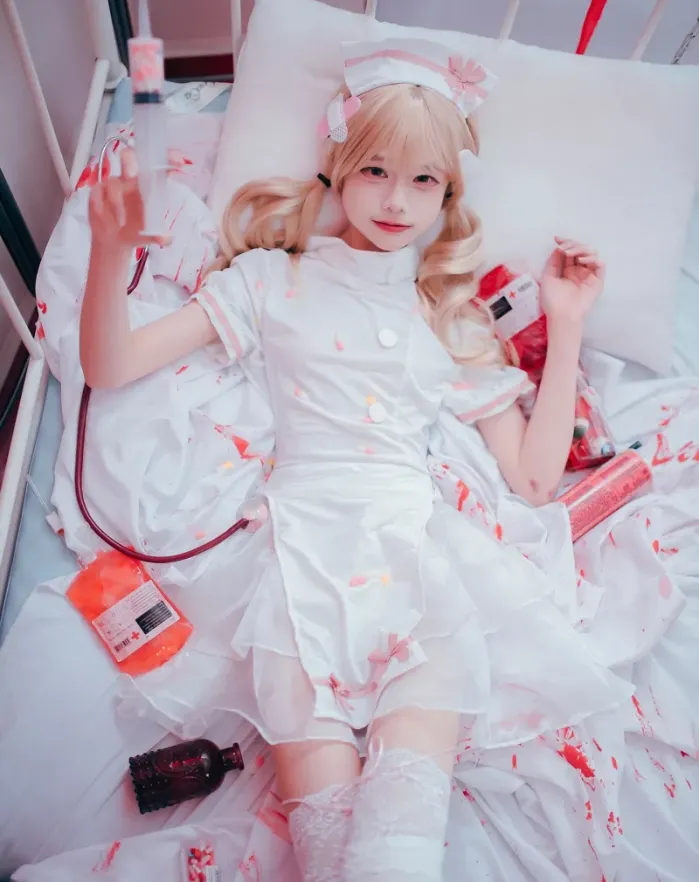 핑크 간호사 코스프레