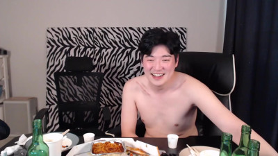 실제로 사까시 받다가 자지 보여버린 BJ     bj