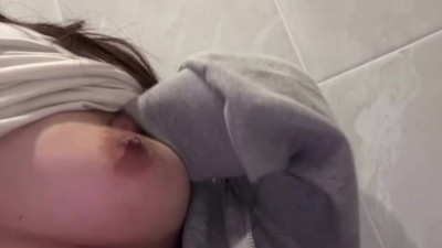 오메 직찍 화장실에서 가슴까는년 (미자X)